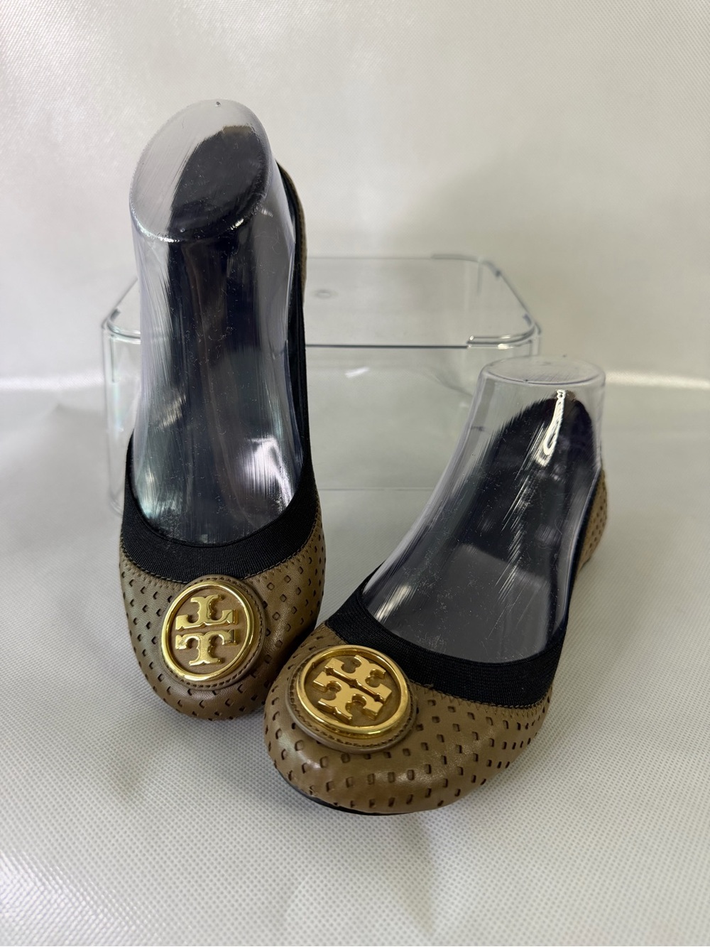 🥿 Tory Burch Perforated Leather Ballet Flats • Size 6